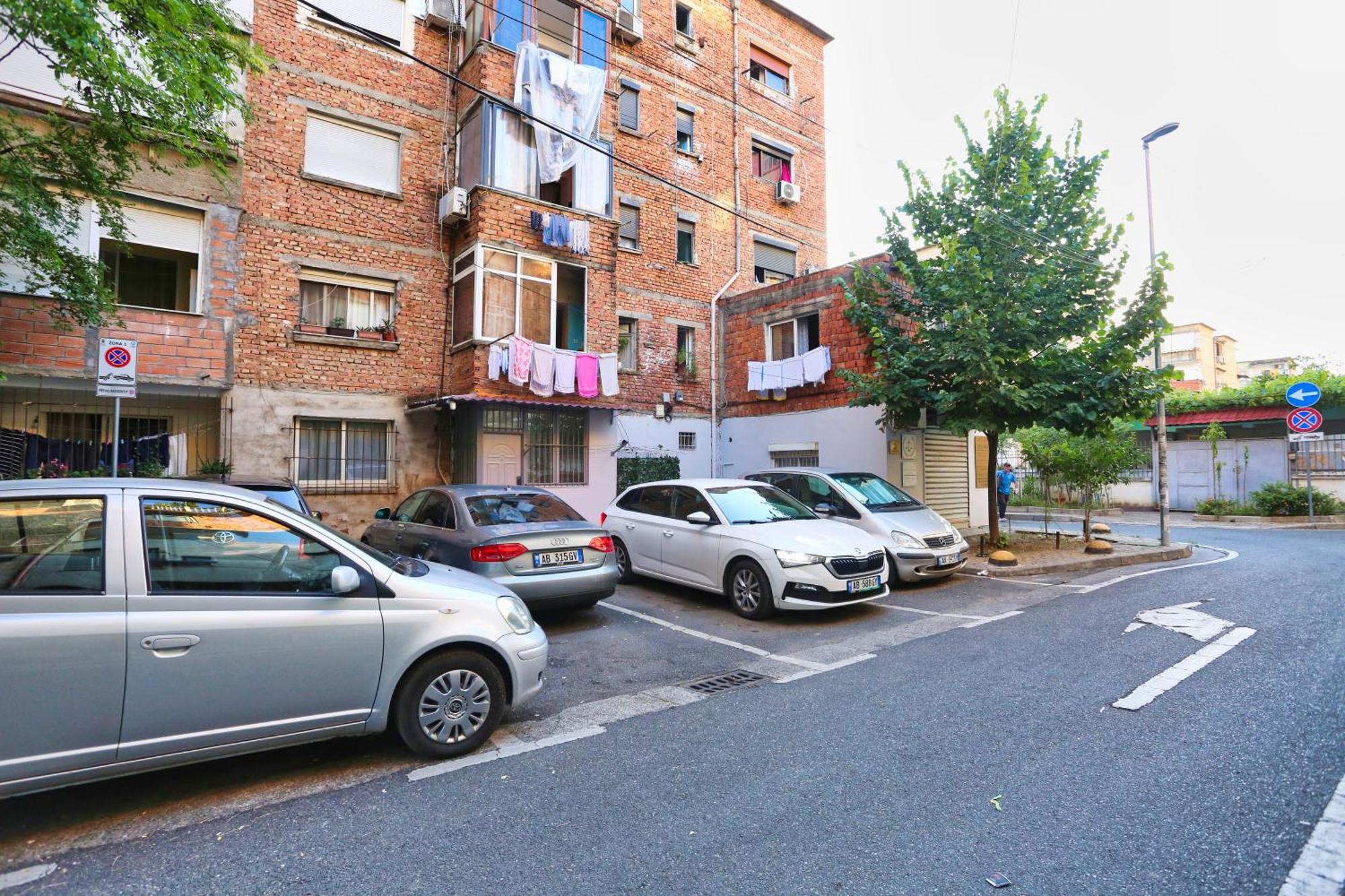 R&b Center * Tirana